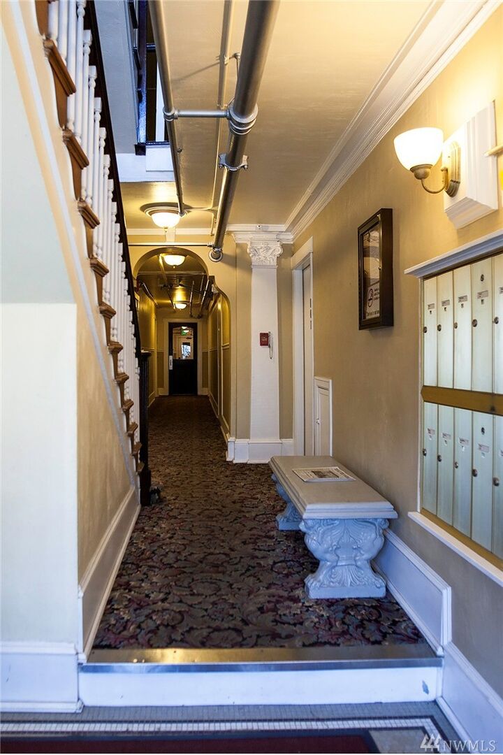 Property Photo:  214 Summit Ave E 408  WA 98102 