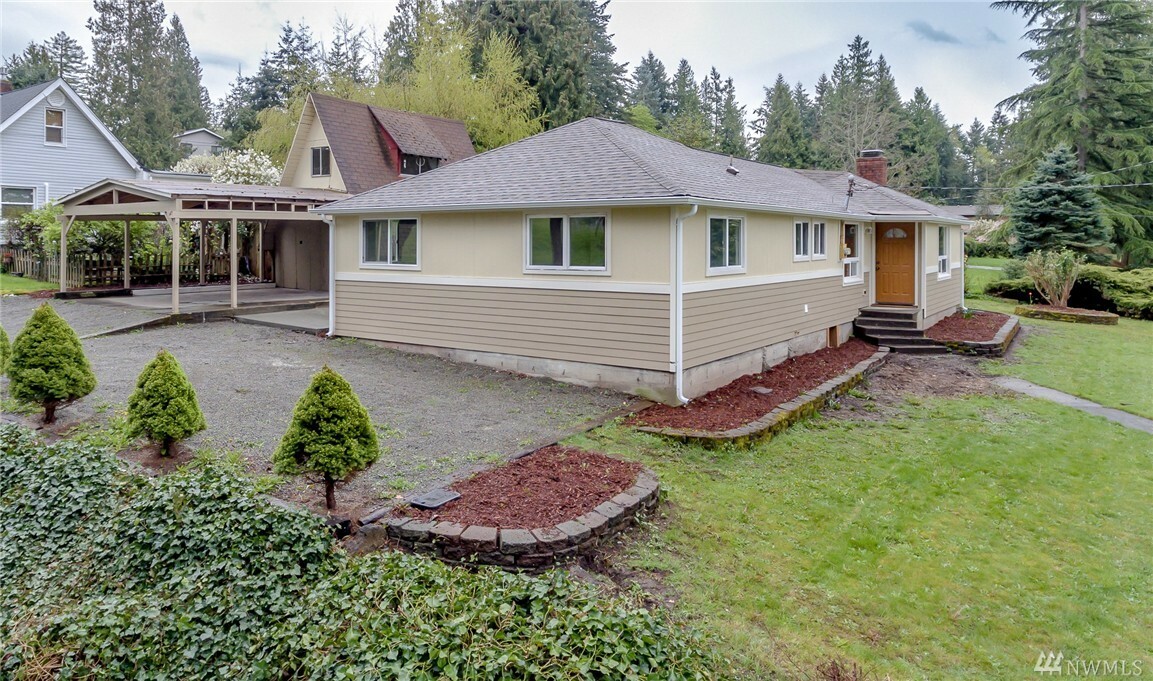 Property Photo:  1502 13th Ave  WA 98354 