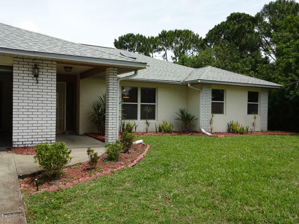 Property Photo:  729 NW Banks Street  FL 32907 