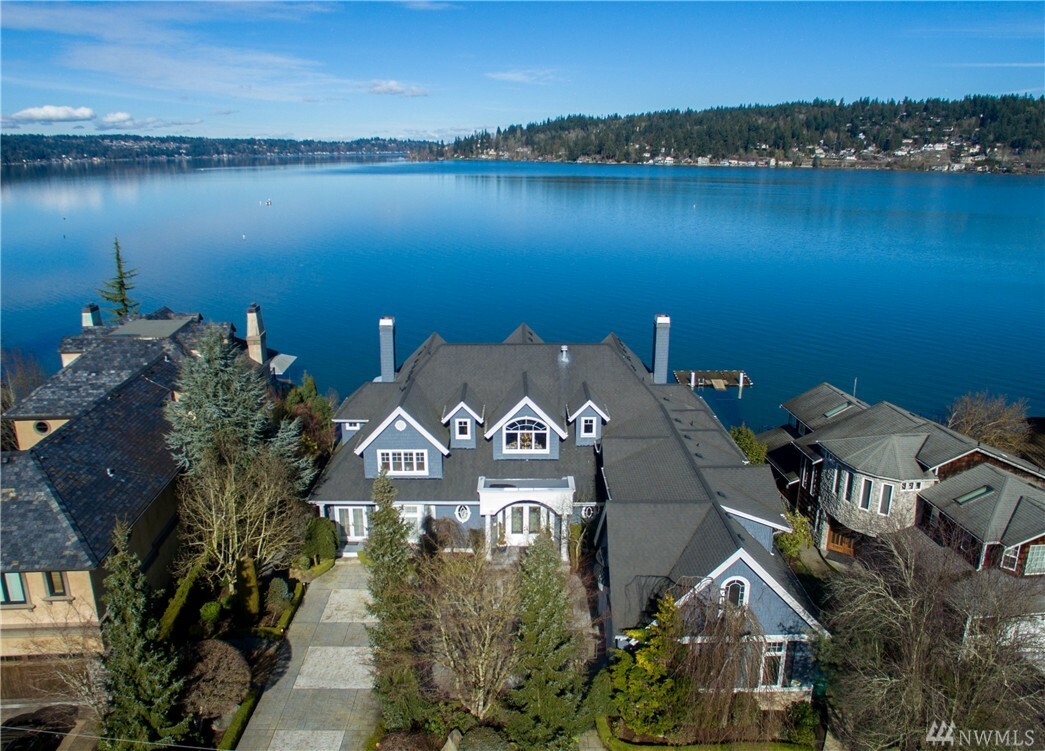 Property Photo: 18834 SE 42nd St WA 98027