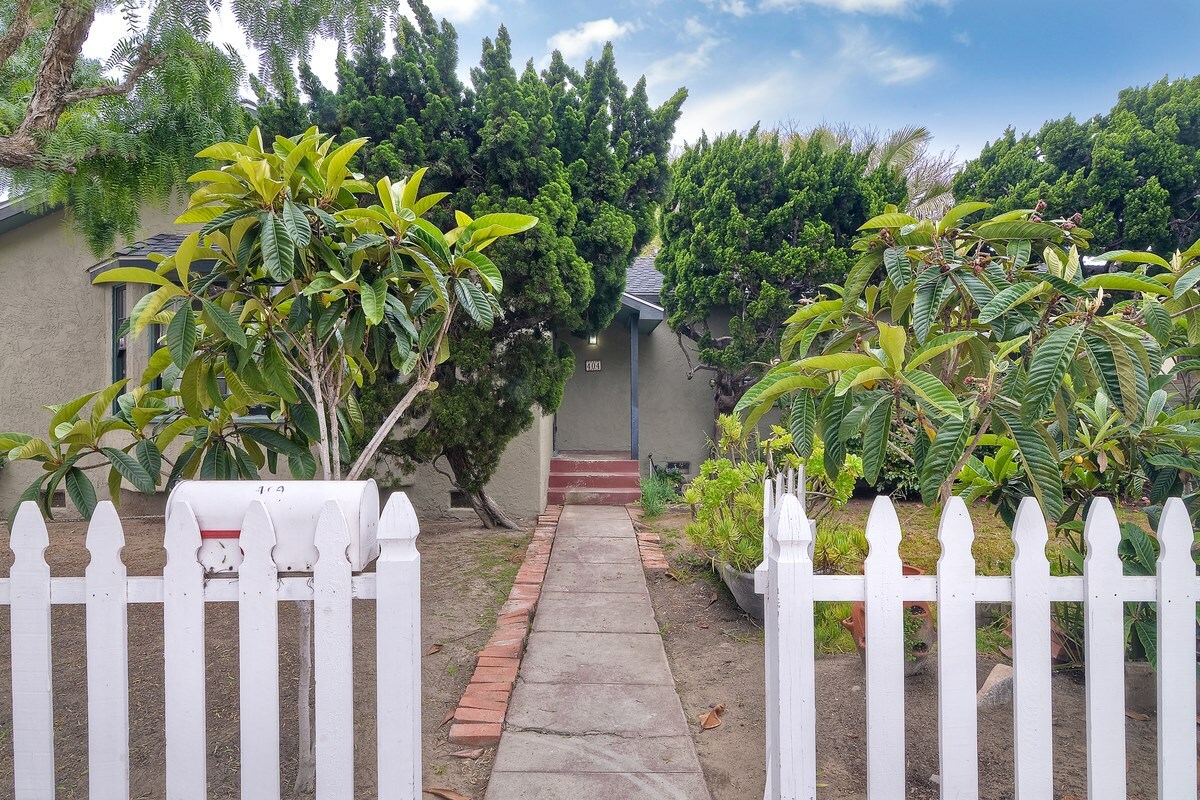 Property Photo:  404 La Veta Ave. 404A  CA 92024 