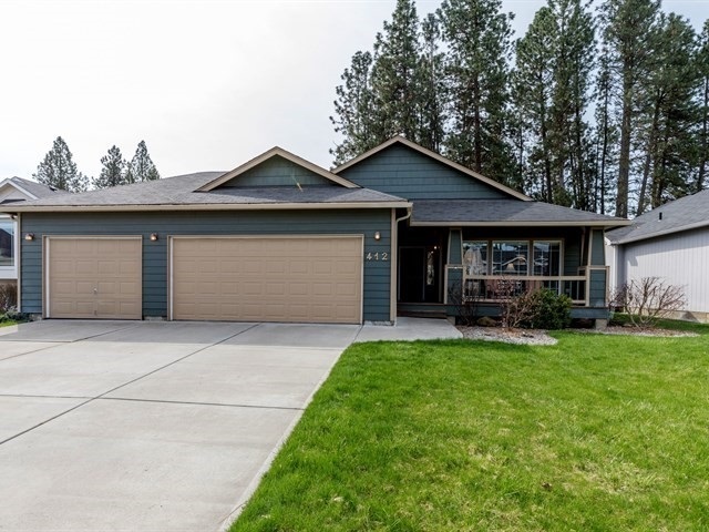 Property Photo: 412 E Blackhawk Dr WA 99208