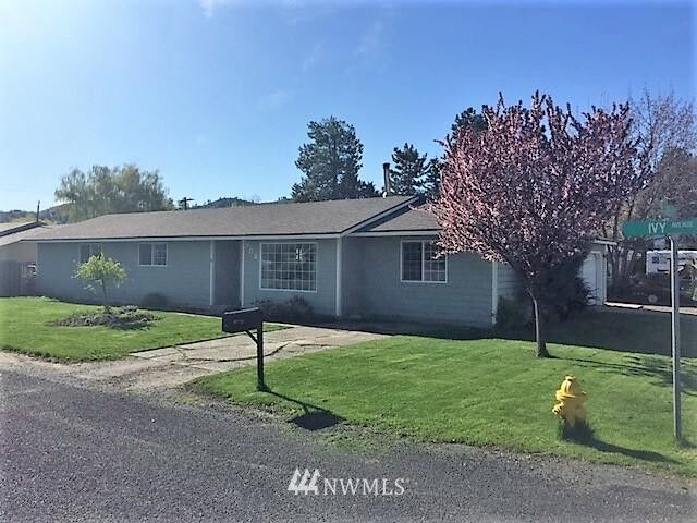 Property Photo:  902 Ivy Avenue  WA 98815 