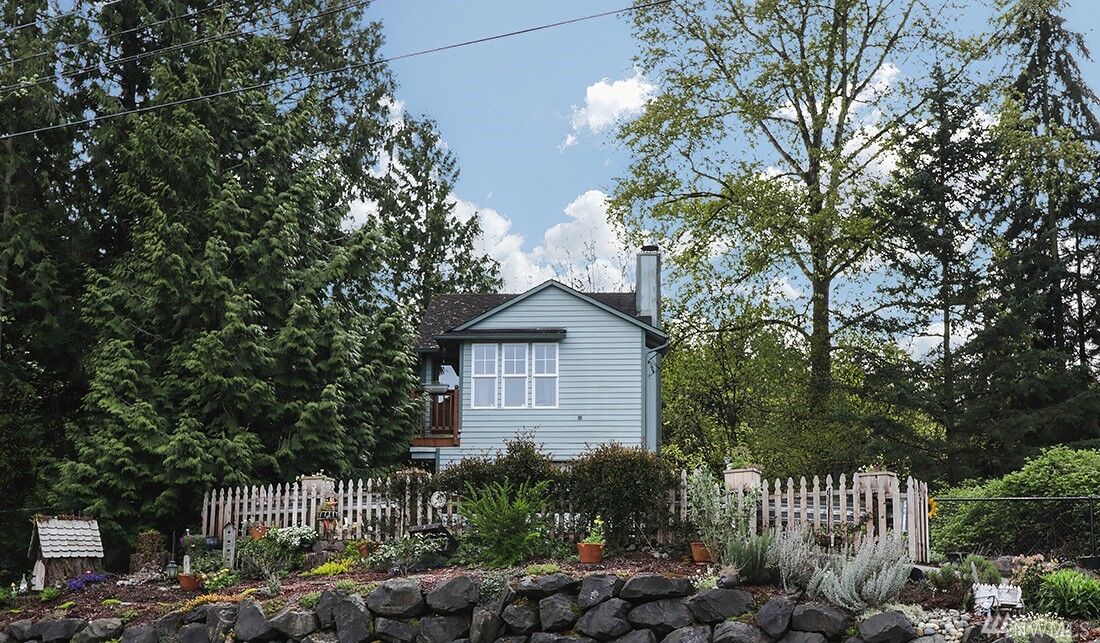 Property Photo:  23232 27th Ave SE  WA 98021 