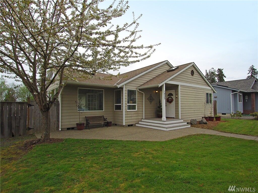 Property Photo: 1435 W 10th St WA 98363