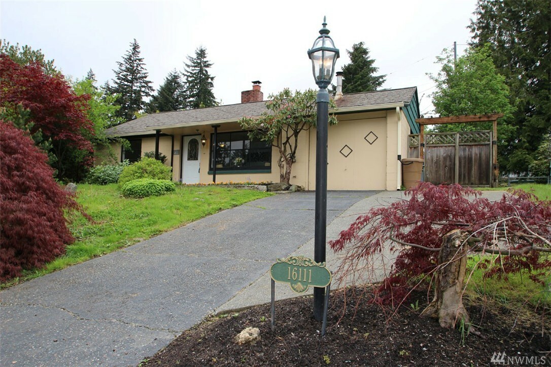 Property Photo:  16111 Stone Ave N  WA 98133 