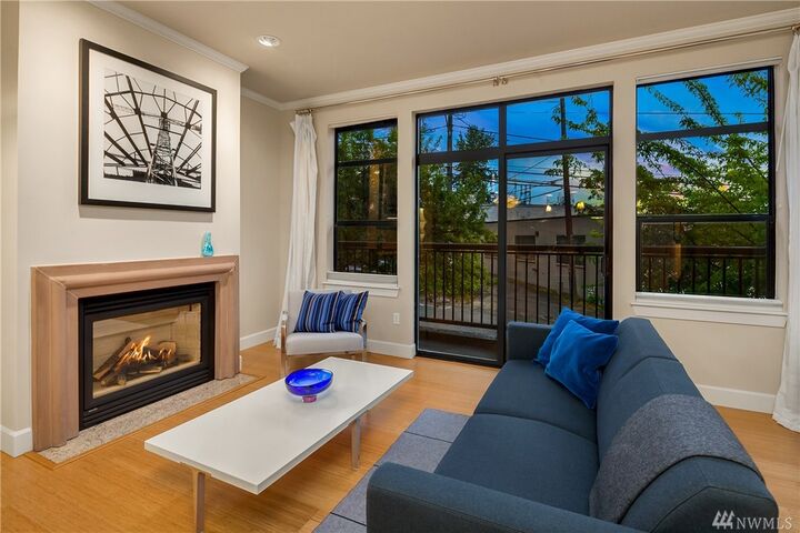 Property Photo:  5000 30th Ave NE 202  WA 98105 