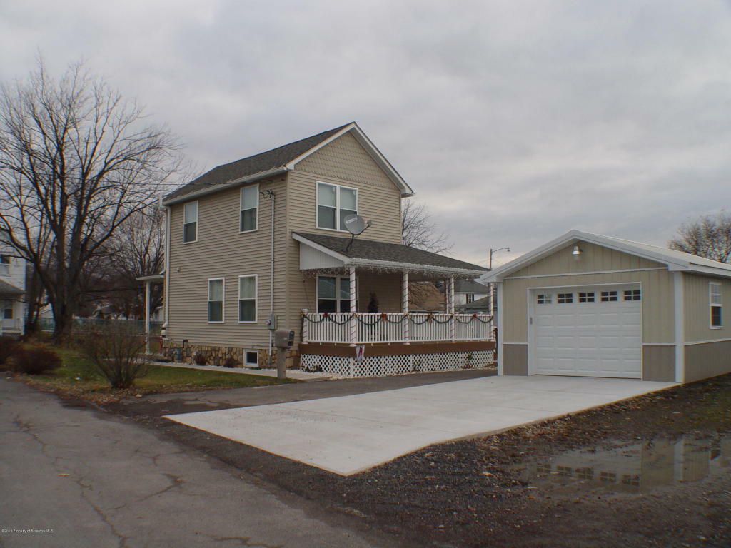 Property Photo:  324 Oak Street  PA 18452 