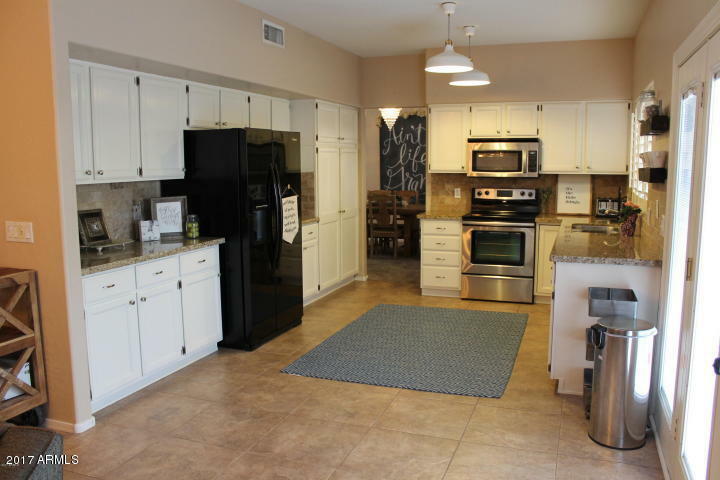 Property Photo:  16252 S 12th Place  AZ 85048 