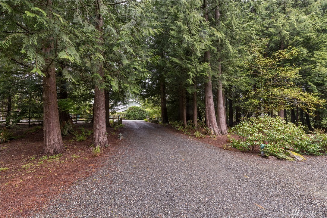 Property Photo:  1030 Lakeview St  WA 98229 