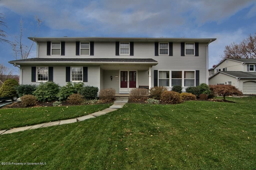 Property Photo:  7 Briar Hill Circle  PA 18411 