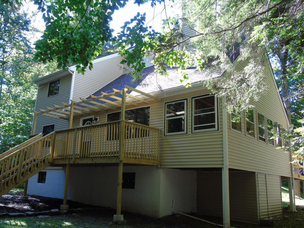 Property Photo:  1054 Cherrywood Road  PA 18445 