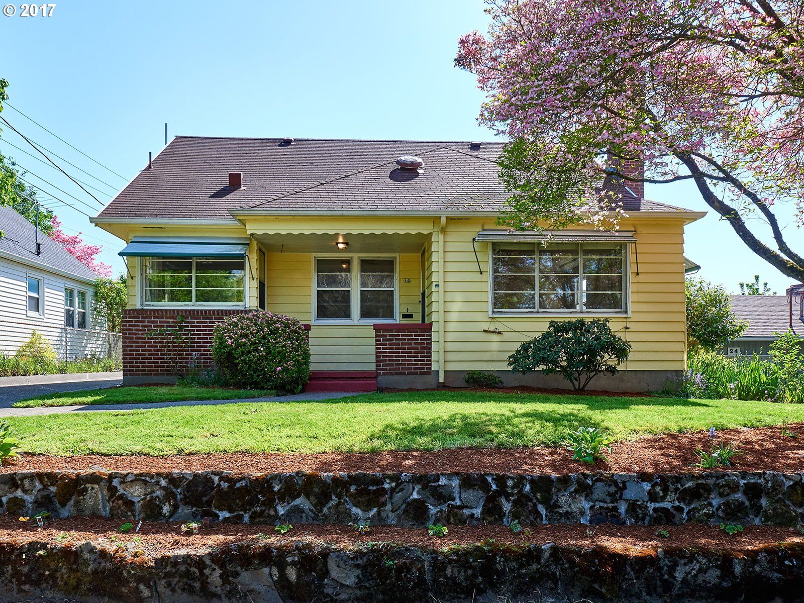 Property Photo:  14 SE 85th Ave  OR 97216 