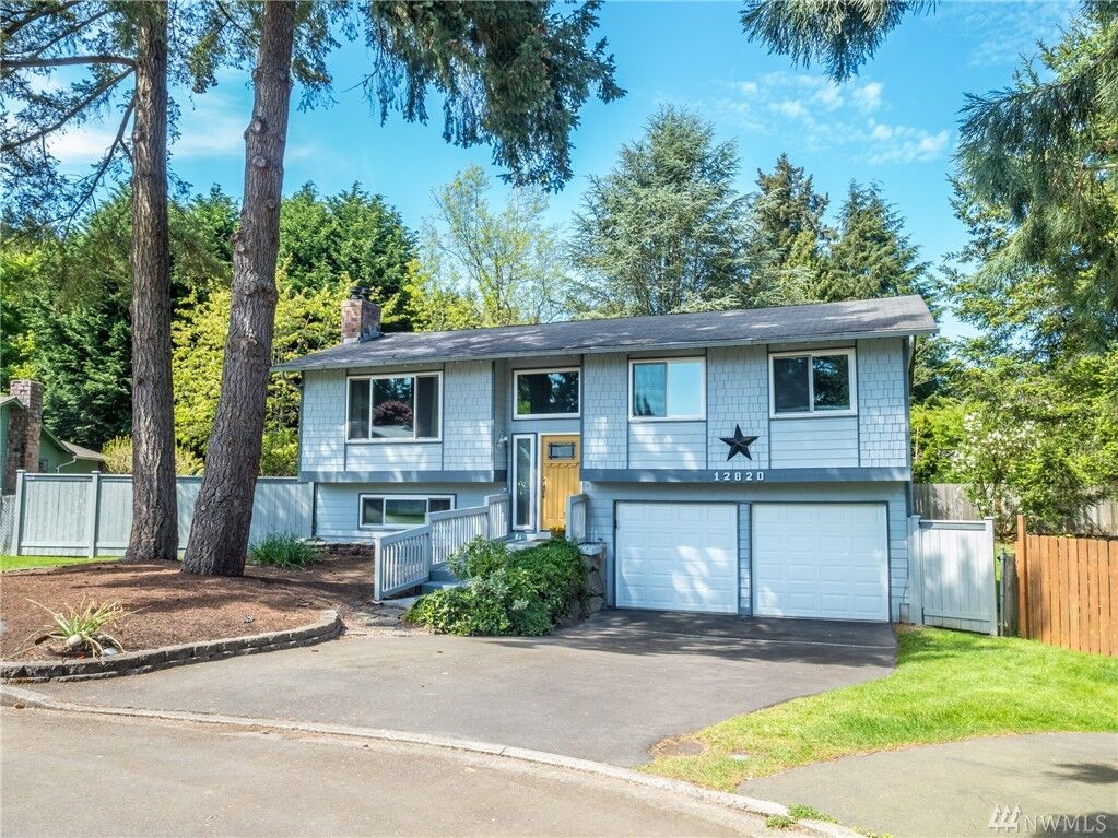 Property Photo:  12820 96th Ave NE  WA 98034 