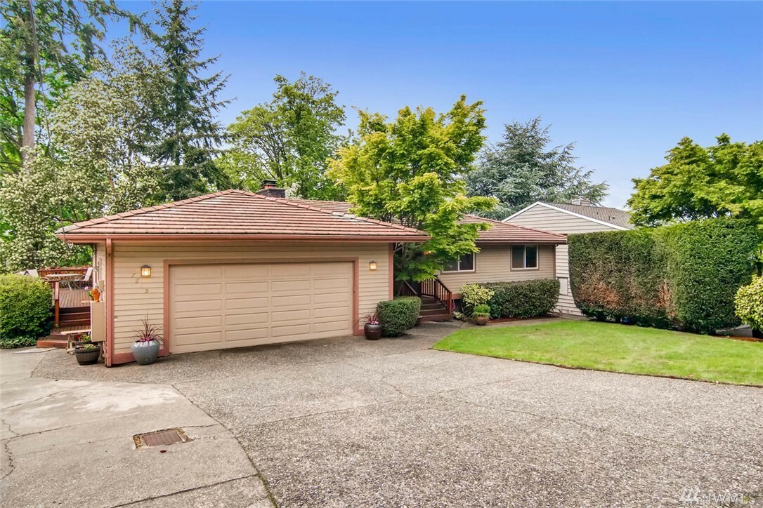Property Photo: 7829 115th Place NE WA 98033