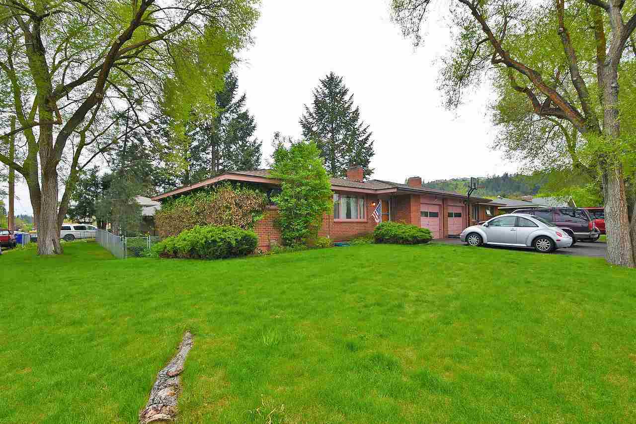Property Photo: 407/409 W Holland Ave WA 99218