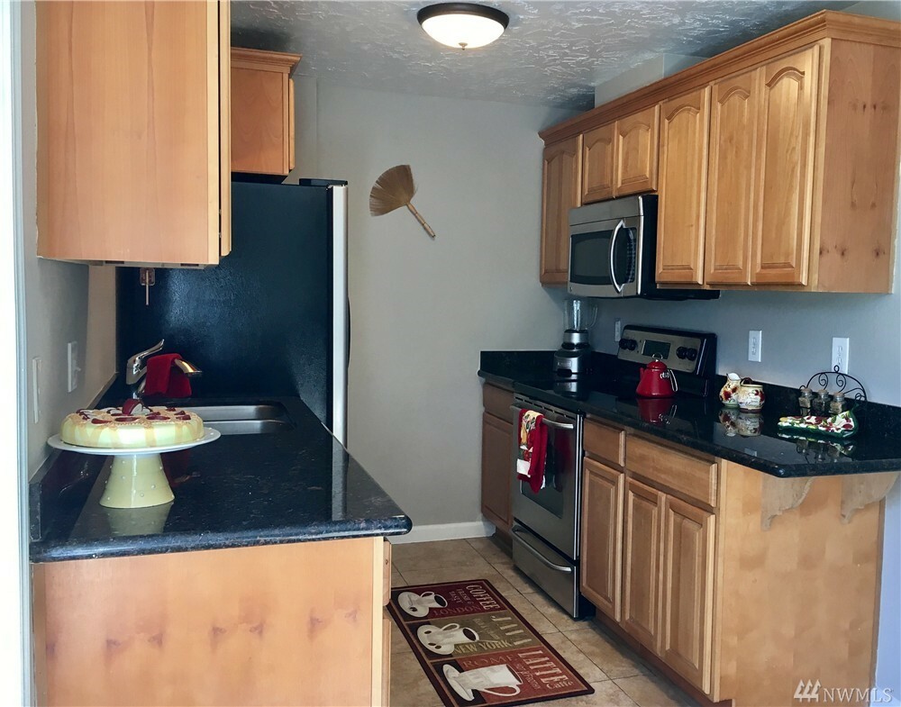 Property Photo: 101 SW 119th St 308 WA 98146
