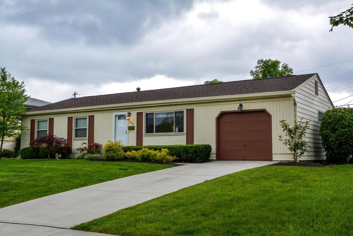 Property Photo:  6747 Rocky Den Road  OH 43068 