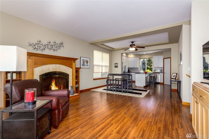 Property Photo:  332 Wyatt Wy NE 14  WA 98110 