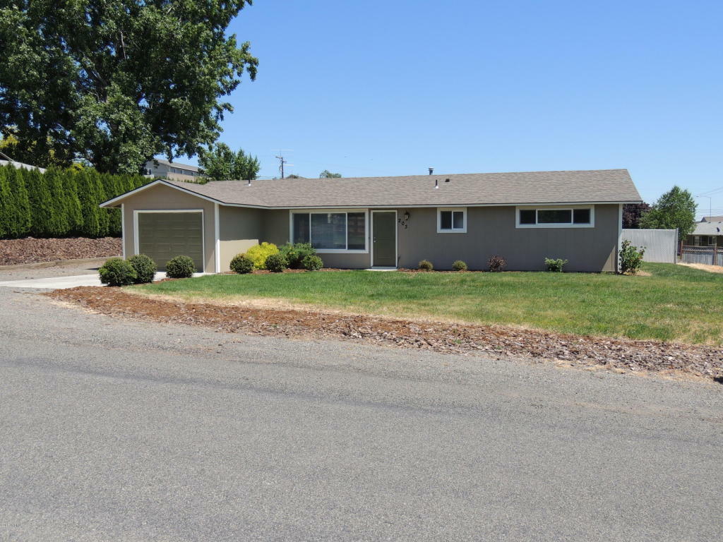 Property Photo: 203 N 81st Ave WA 98908