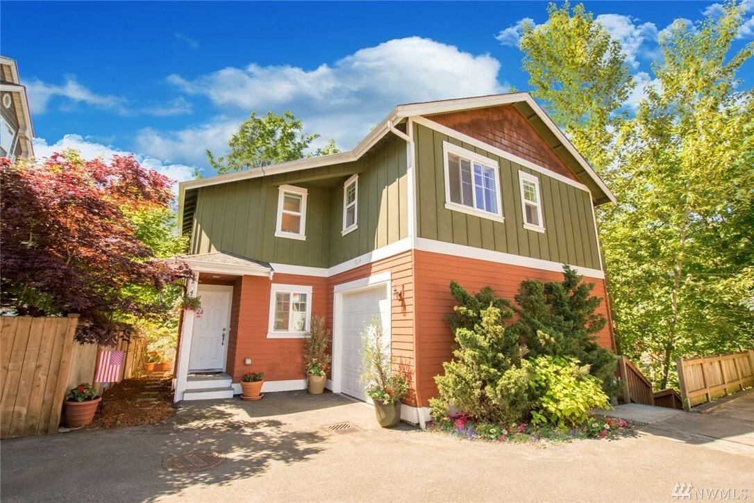 Property Photo: 9119 23rd Ave NE WA 98115