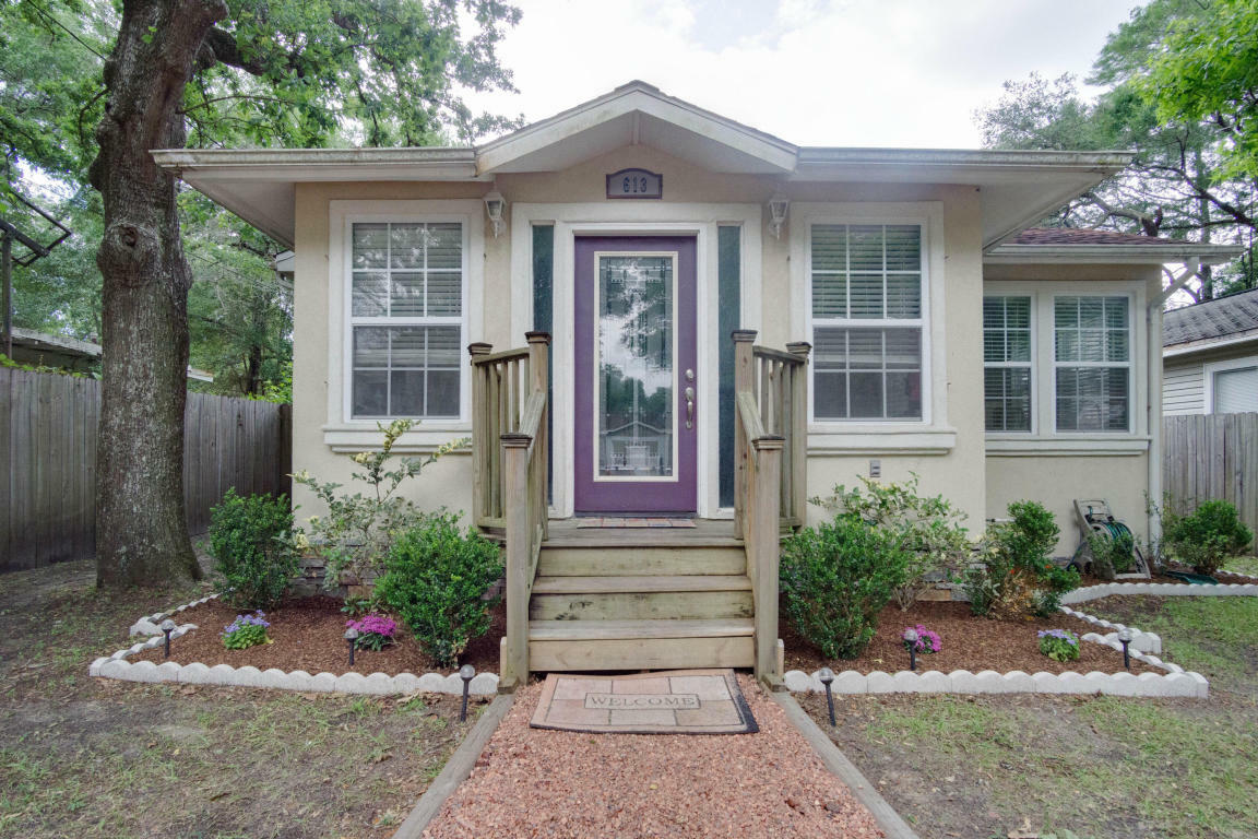 Property Photo:  613 Powell Drive  FL 32578 