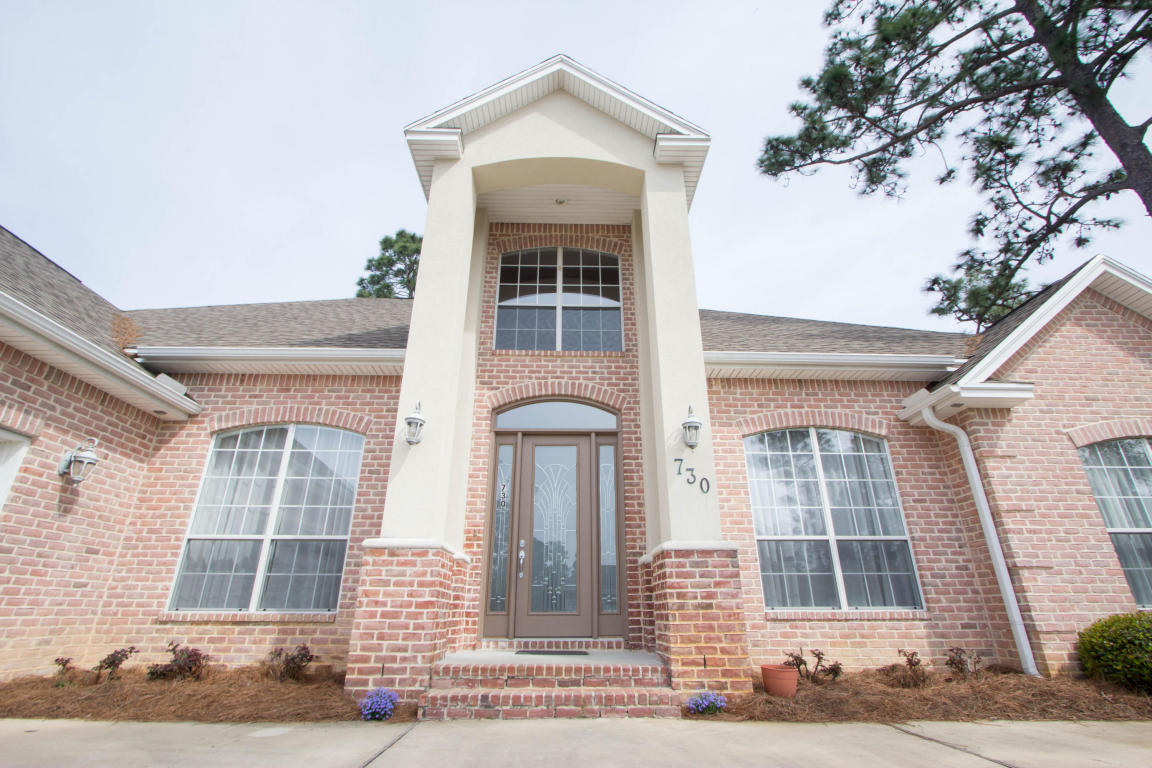 Property Photo: 730 Persimmon Way FL 32578