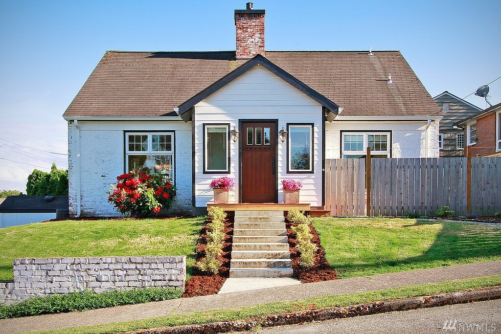Property Photo: 3553 W Raye St WA 98199