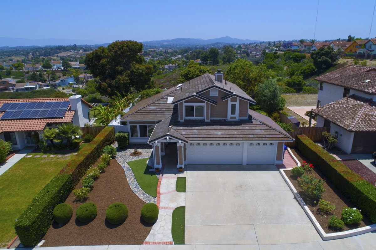 Property Photo:  5207 Robinwood Drive  CA 92056 