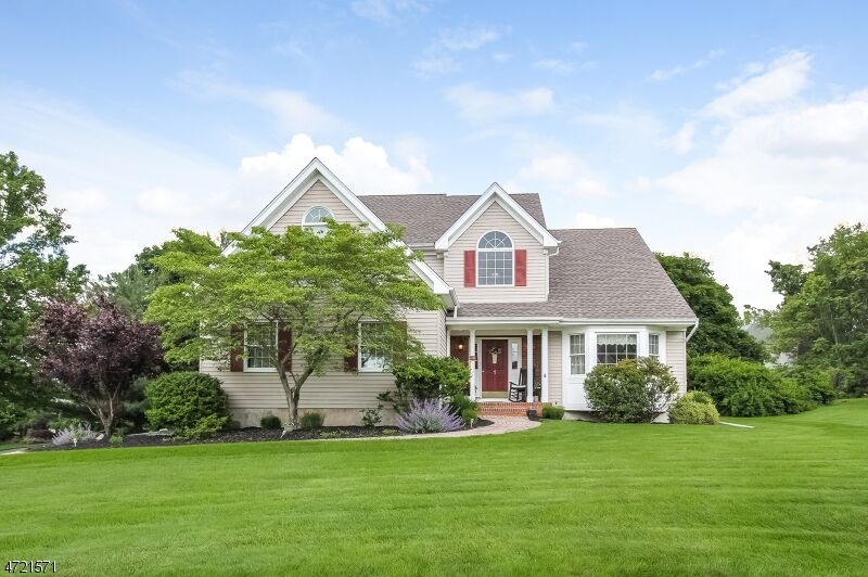 Property Photo: 1 Hill Hollow Ct NJ 08809