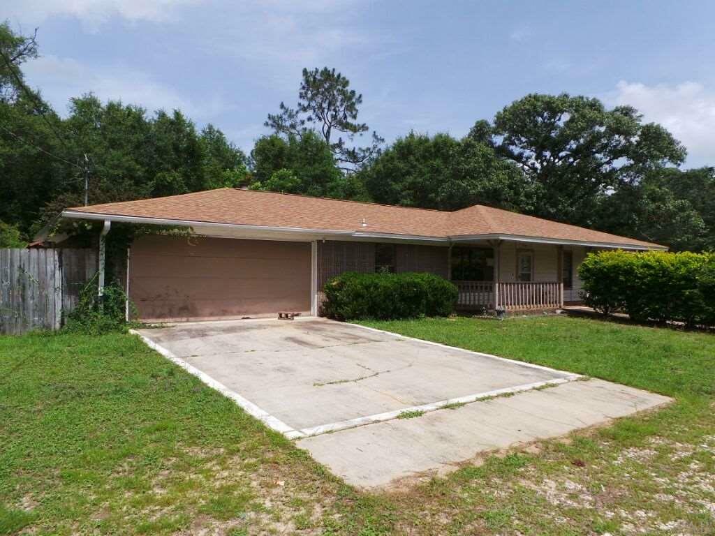 Property Photo:  9772 Chumuckla Springs Rd  FL 32565 