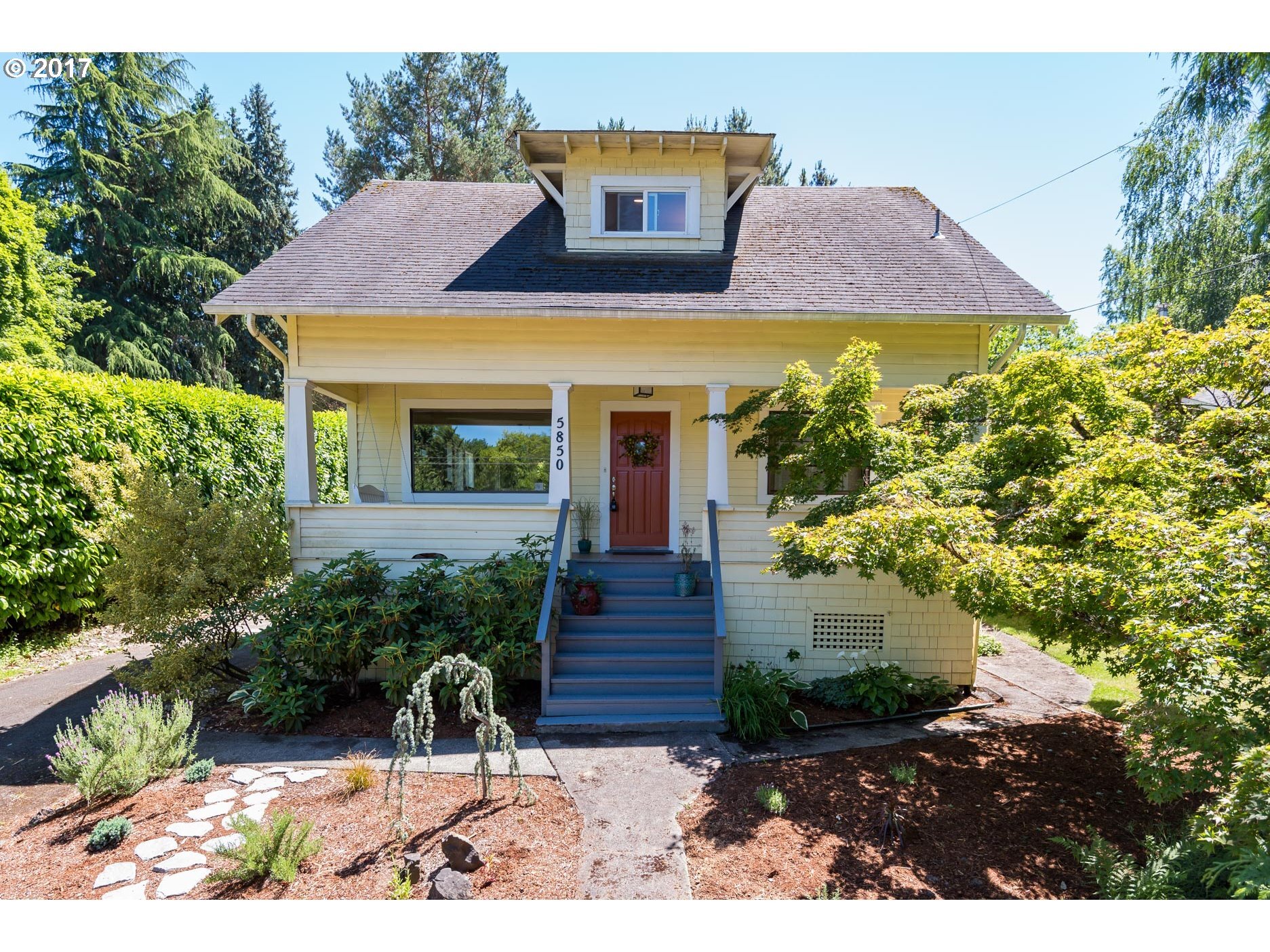 Property Photo:  5850 SW Vermont St  OR 97219 
