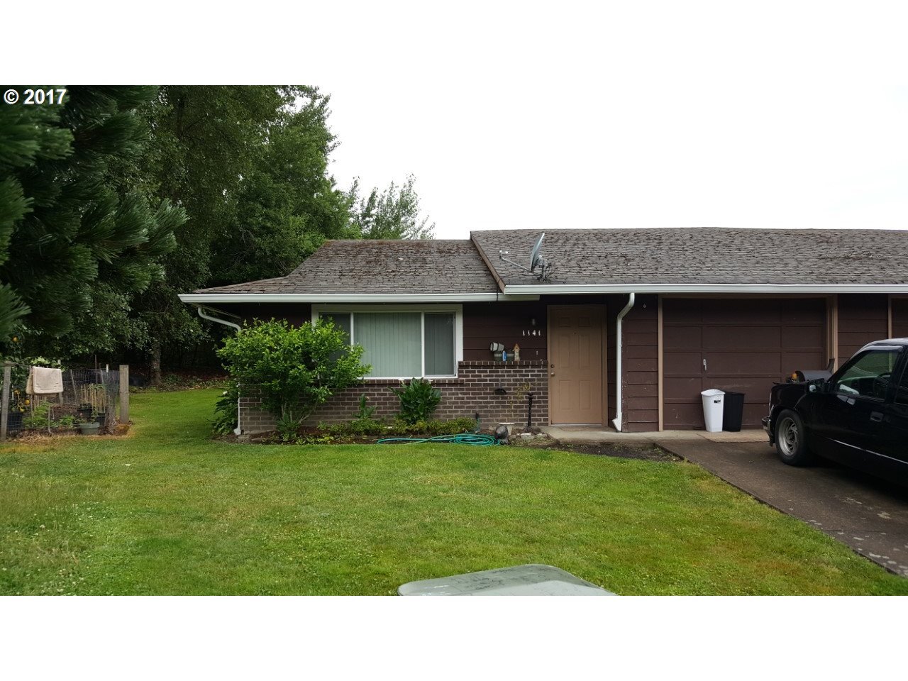 Property Photo: 1141 SE Rummel St OR 97128