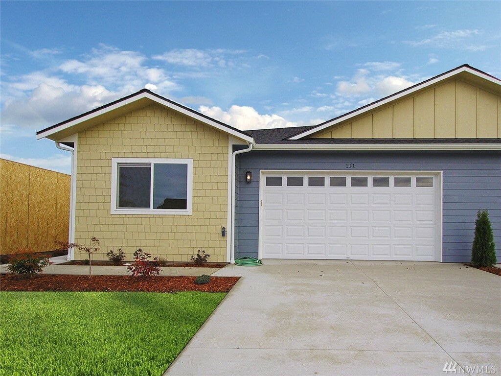 Property Photo:  111 Stratus Lp  WA 98382 