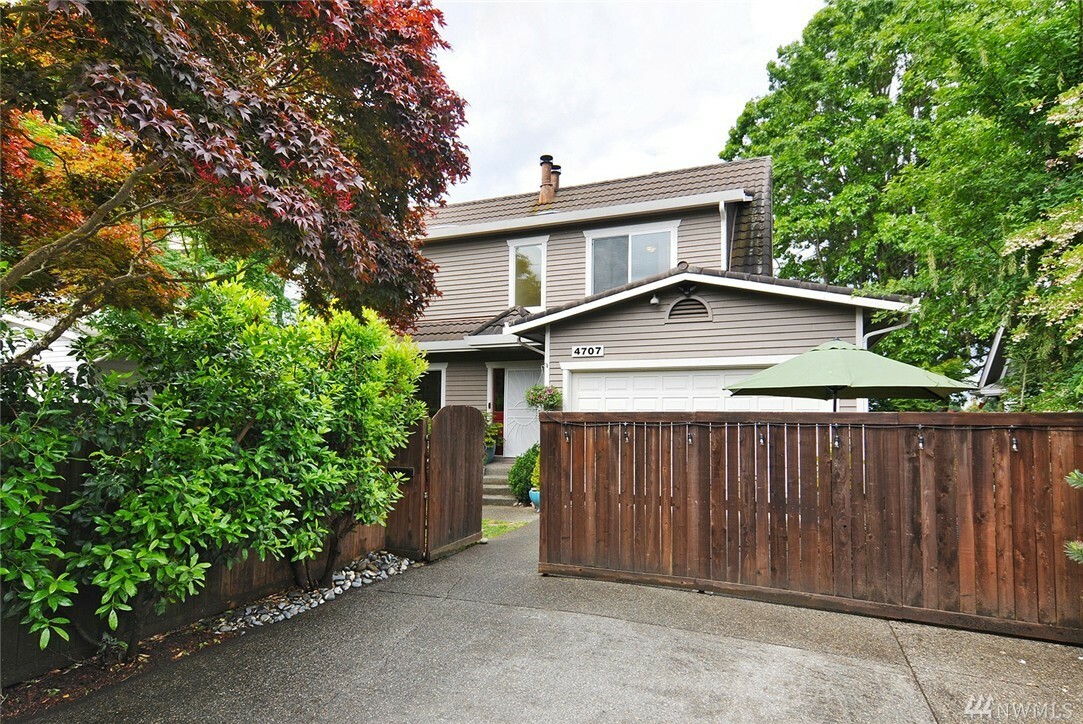 Property Photo: 4707 45th Ave SW WA 98116
