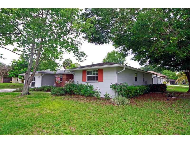 Property Photo:  580 E Seminole Drive  FL 34293 