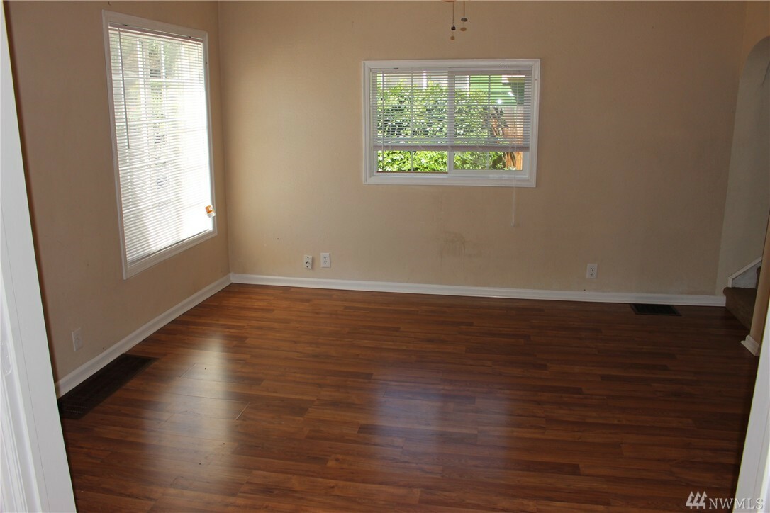 Property Photo: 502 1st St WA 98801