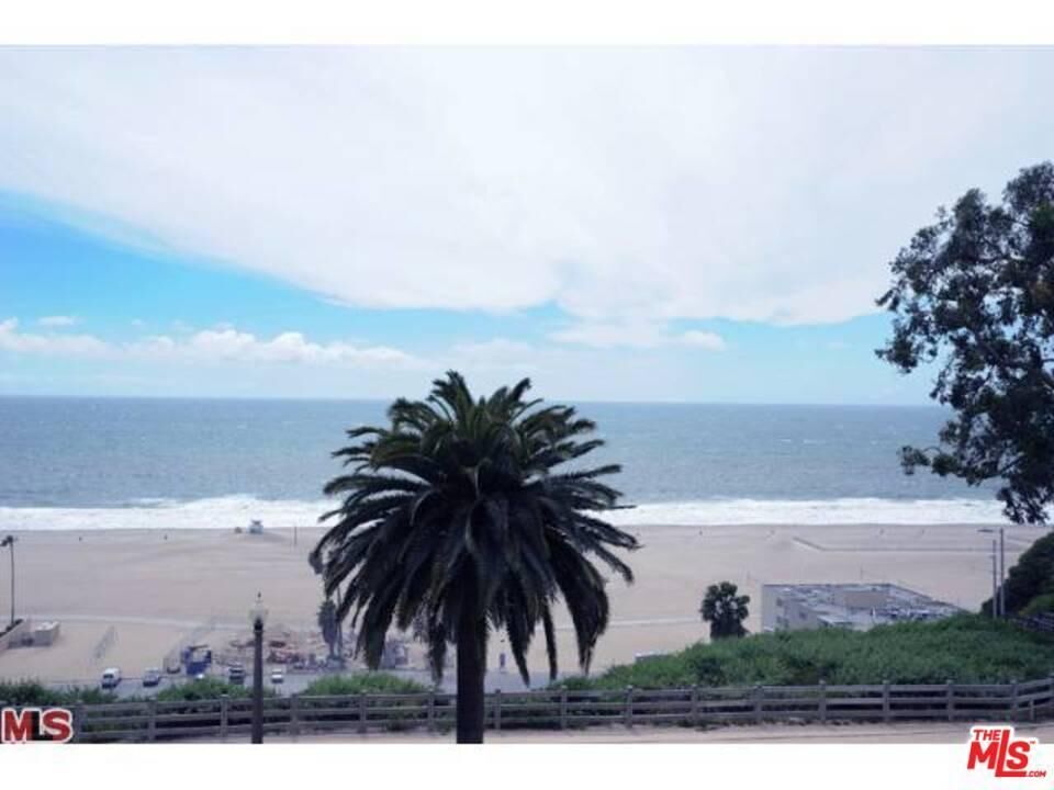 Property Photo:  801 Ocean Ave 302  CA 90403 