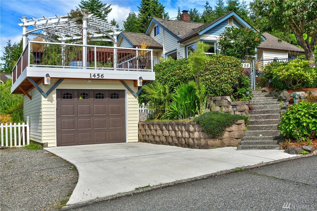 Property Photo:  1456 Madrona Ave  WA 98203 