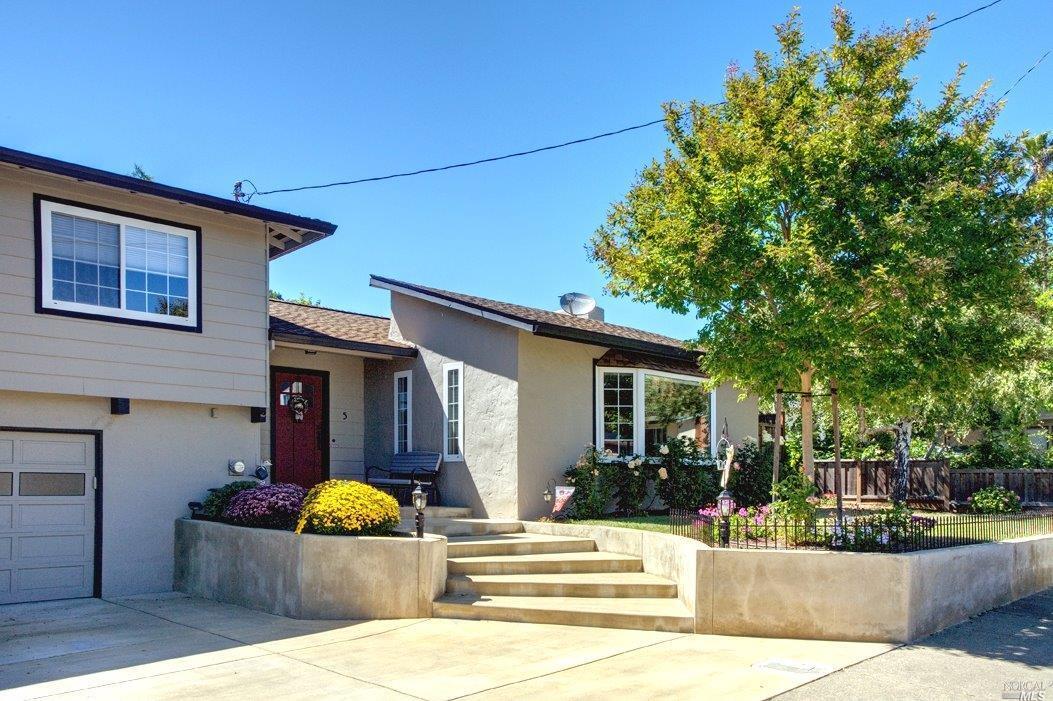 Property Photo:  5 Sunnyhill Road  CA 94945 