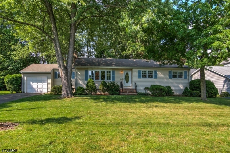 Property Photo: 10 Mayfair Dr NJ 07446