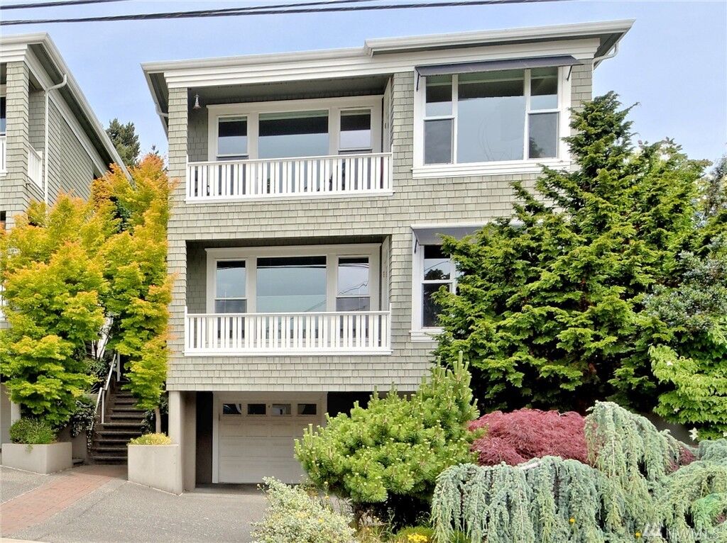 Property Photo:  224 5th Ave 224  WA 98033 