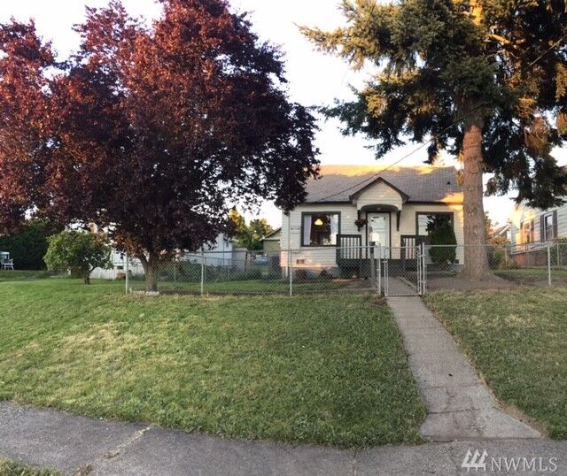 Property Photo: 5037 S Sheridan Ave WA 98408