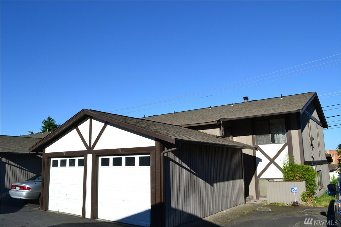 Property Photo:  321 SW 112th St 201  WA 98146 