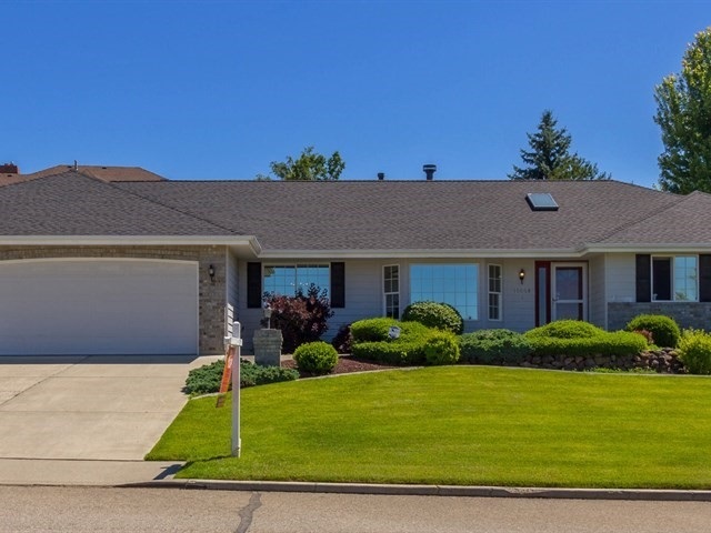 Property Photo: 10008 N Comanche Dr WA 99208