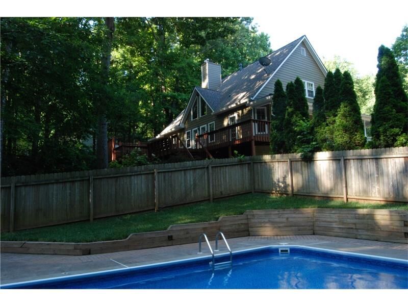 Property Photo:  545 Teresa Lane   30115 