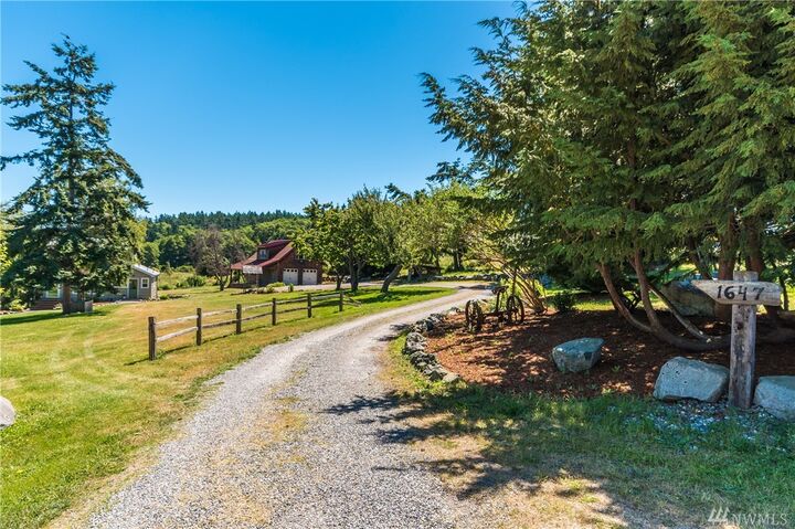 Property Photo: 1647 W Crosby Rd WA 98277