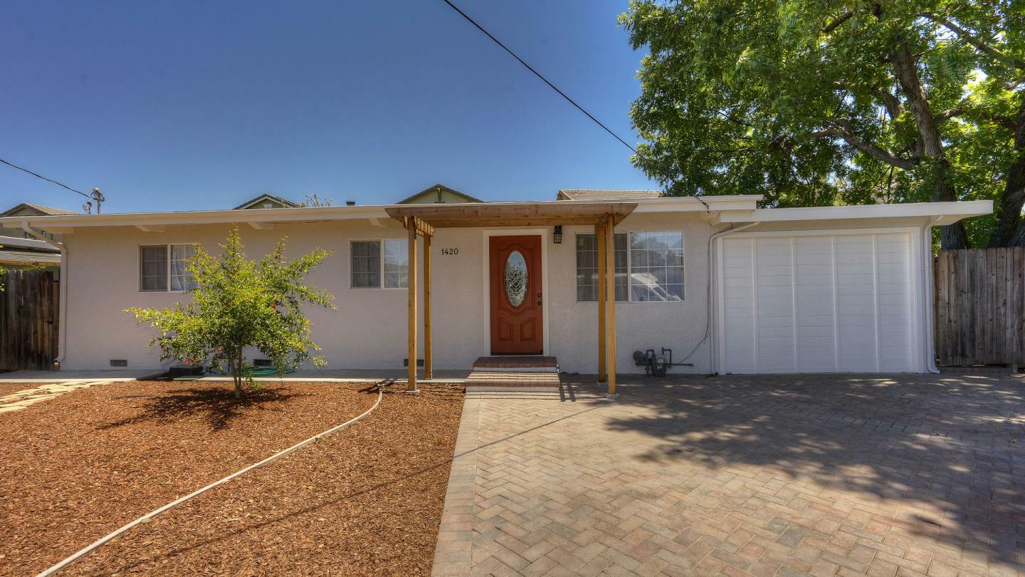 Property Photo:  1420 Chilco Street  CA 94025 