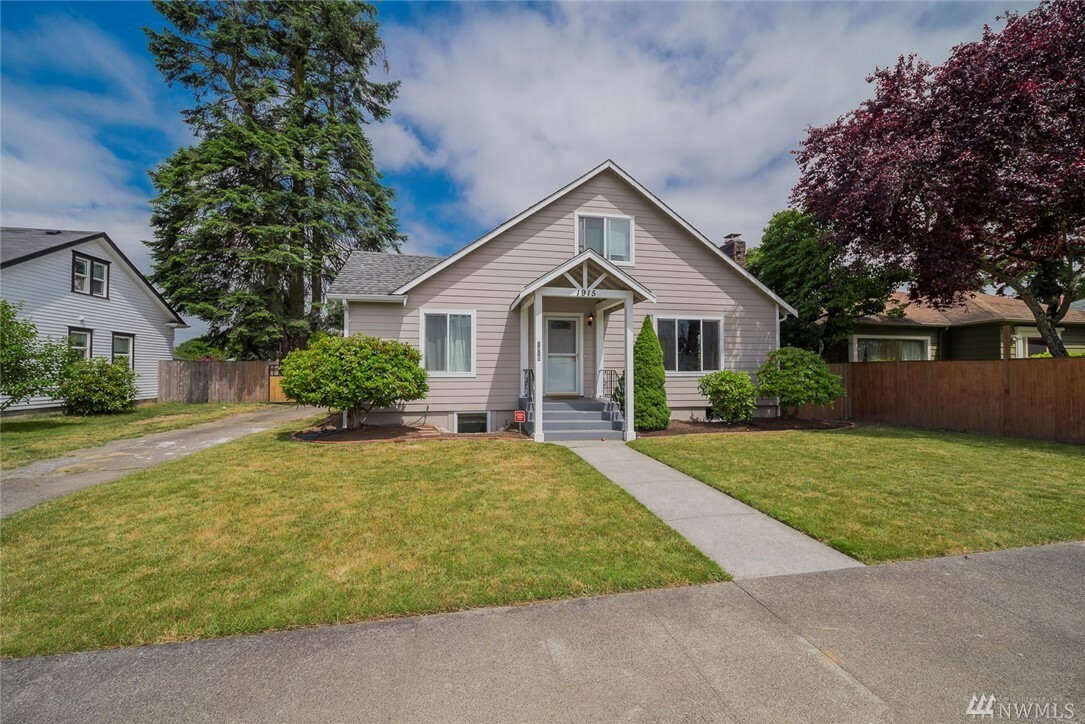 Property Photo:  1915 3rd St  WA 98270 