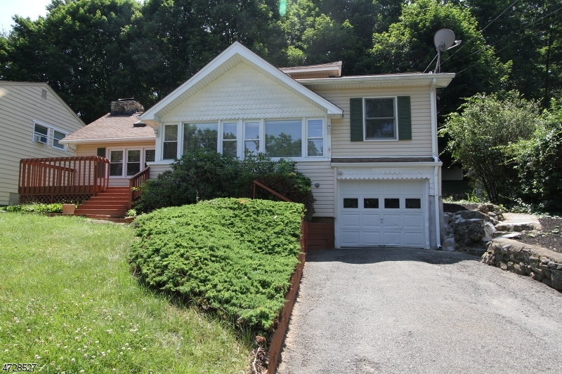 Property Photo:  59 Hillside Rd  NJ 07871 